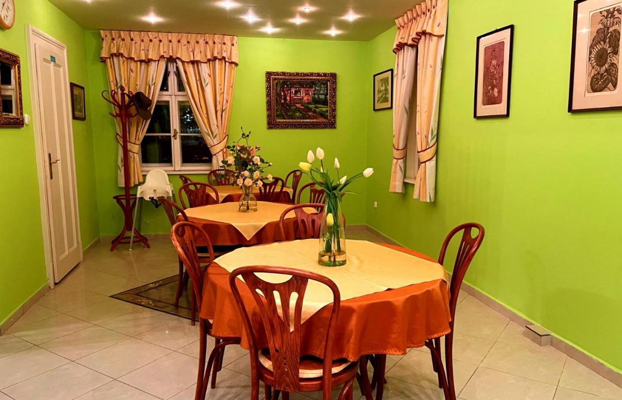 Party Villa Holiday Rent Balatonföldvár Buitenkant foto