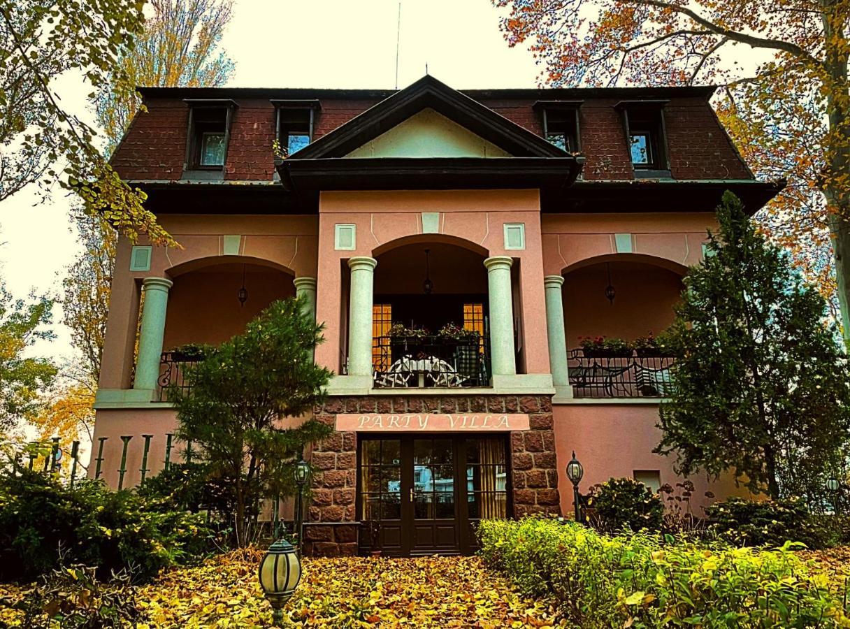 Party Villa Holiday Rent Balatonföldvár Buitenkant foto