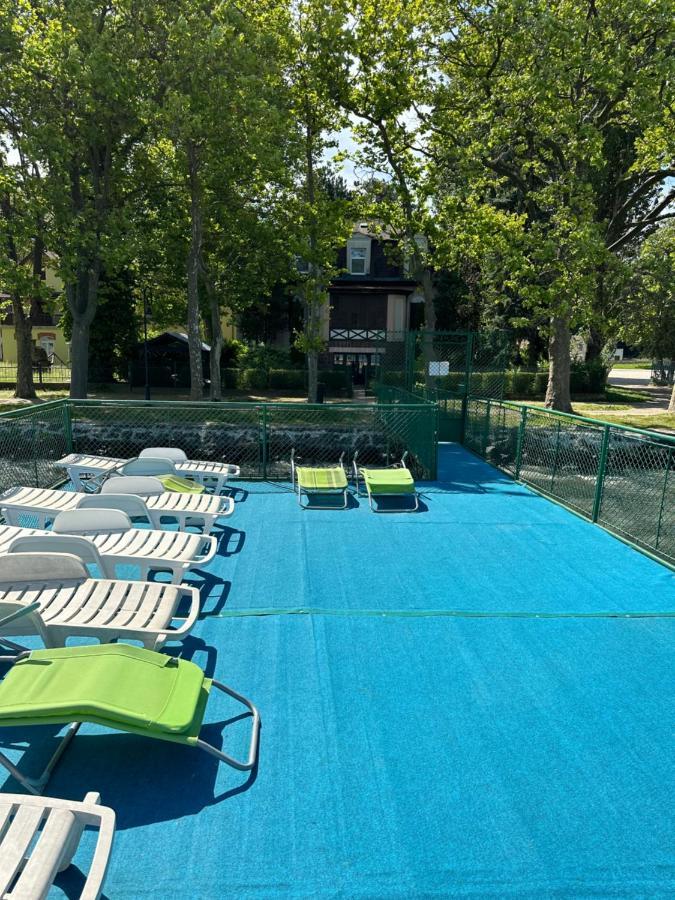 Party Villa Holiday Rent Balatonföldvár Buitenkant foto