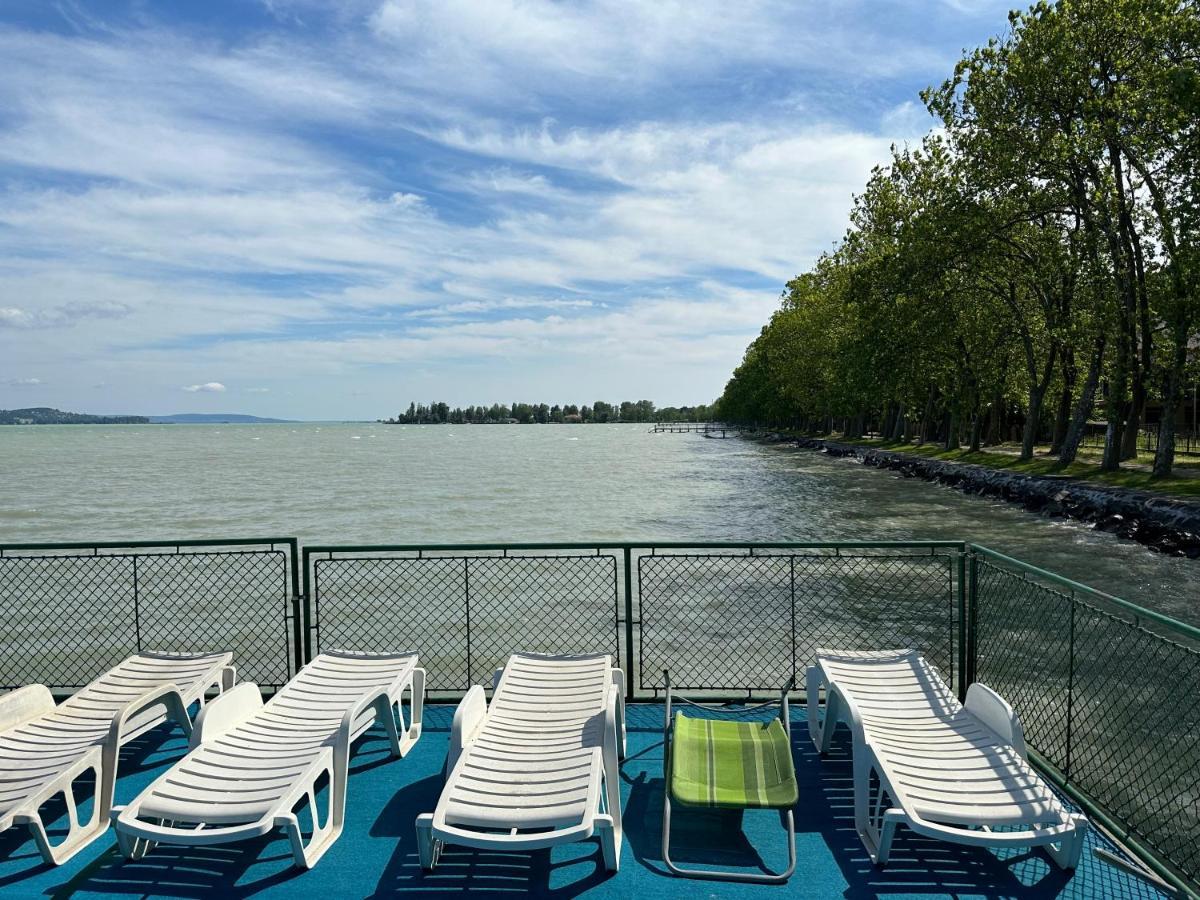 Party Villa Holiday Rent Balatonföldvár Buitenkant foto