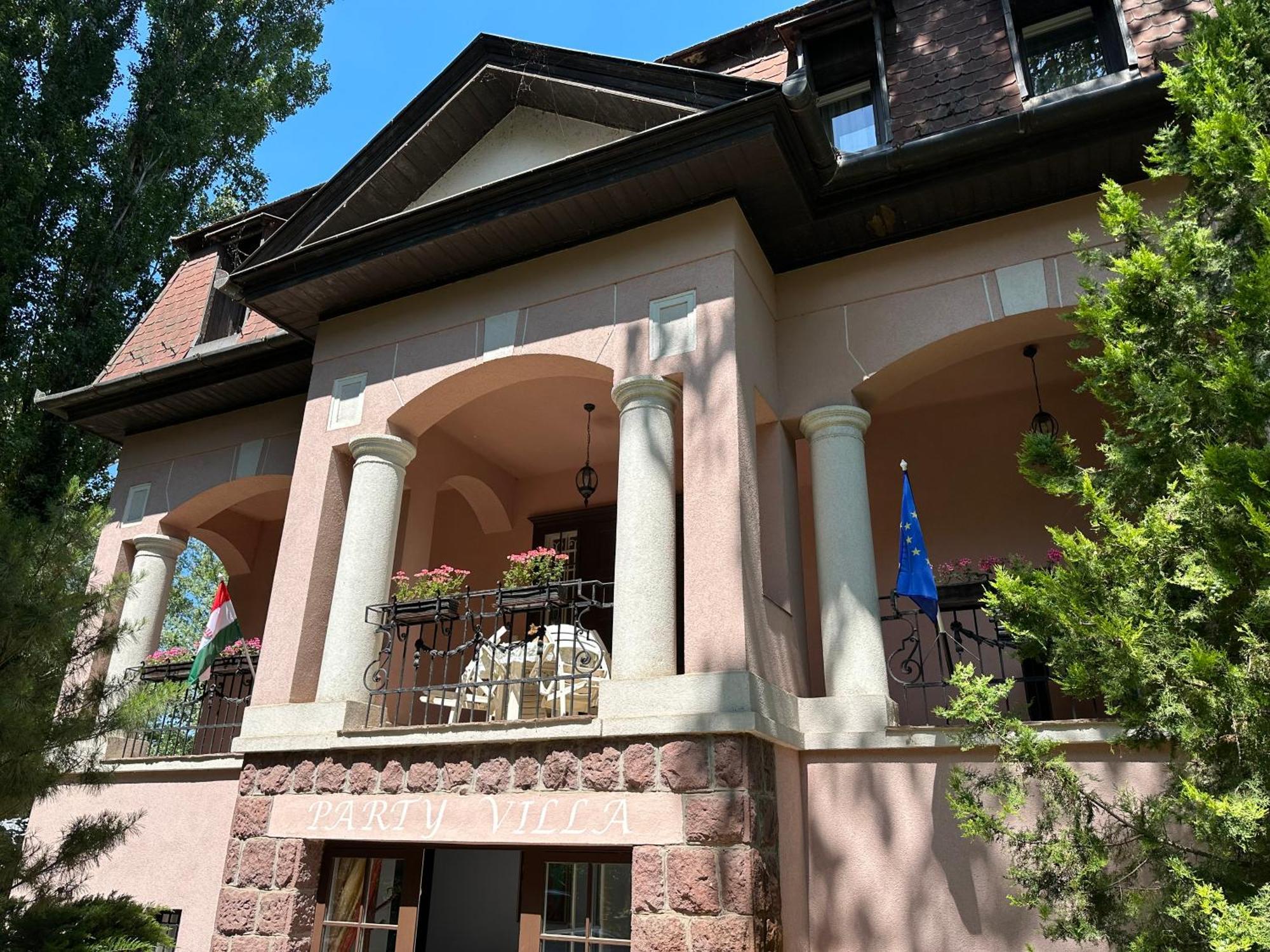 Party Villa Holiday Rent Balatonföldvár Buitenkant foto
